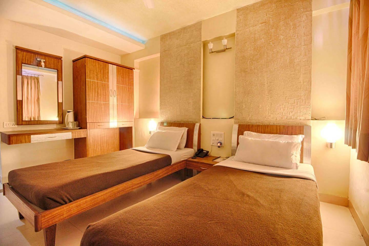 Parth Residency Hotel Ahmedabad Eksteriør billede