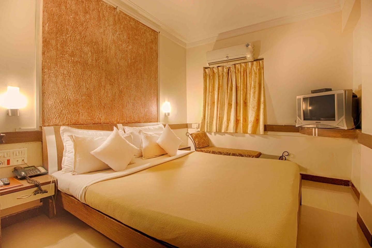 Parth Residency Hotel Ahmedabad Eksteriør billede